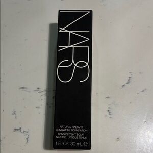 NARS NIB Natural Radiant Longwear Foundation Med/Dark 2 Tahoe
